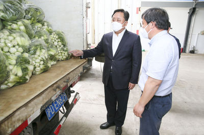 科學推進核酸采樣點布局 全力保障居民生活物資供應——程向民實地調(diào)研常態(tài)化防疫與物資保供工作